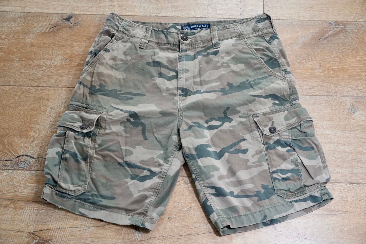 American Eagle Camo Cargo Jorts