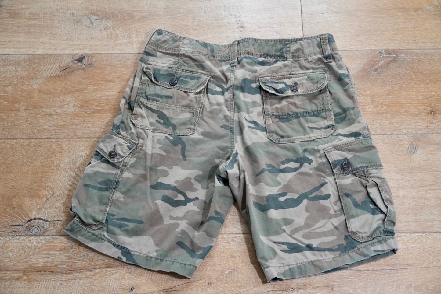 American Eagle Camo Cargo Jorts
